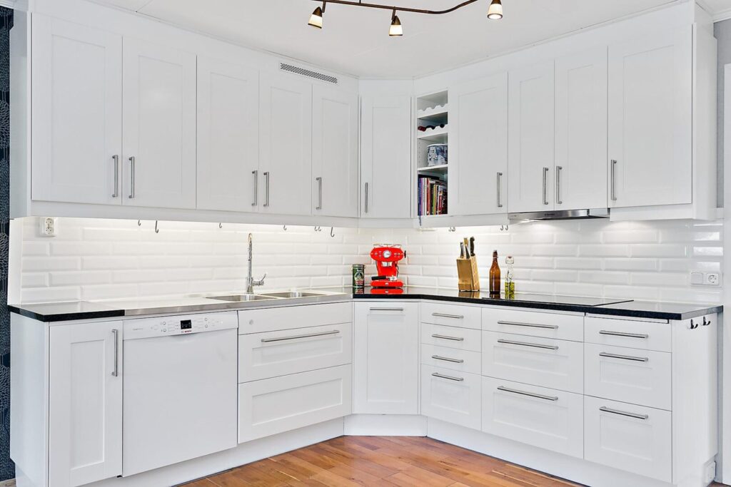 Lagenhetsrenovering golvlaggning Sollentuna Tureberg